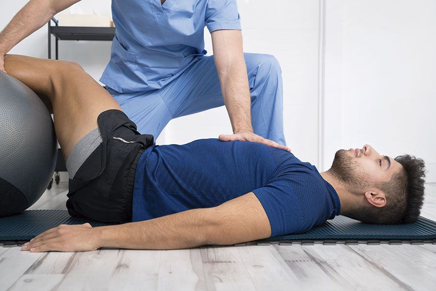 Ejercicio estiramiento lumbar fisio